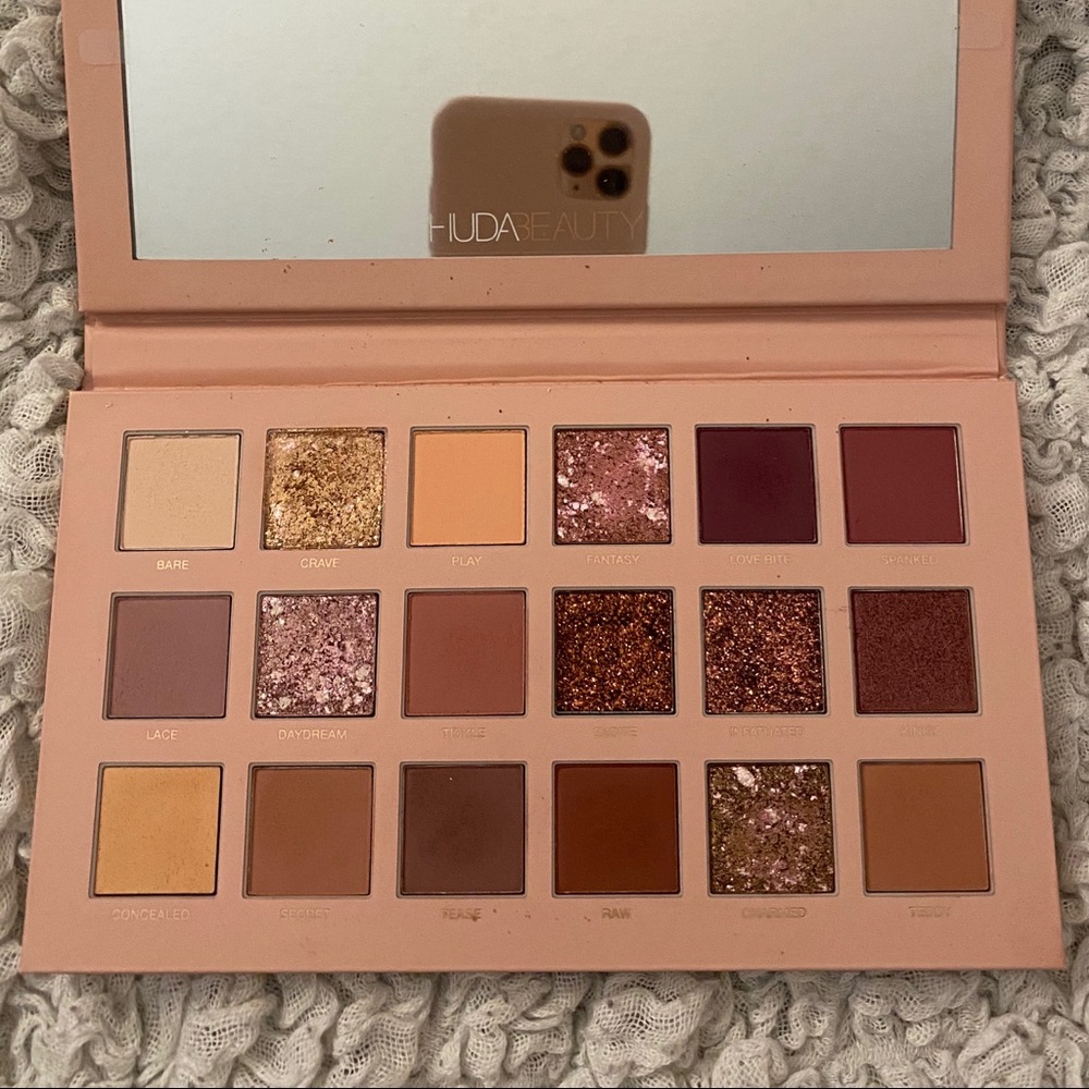 Huda Beauty Nude Eyeshadow Palette
